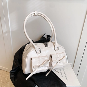 Sac à bandoulière blanc crème avec doubles poches et nœuds décoratifs style vintage