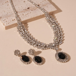 Parure de bijoux 2 pièces luxueuse avec collier argenté et boucles d'oreilles noires