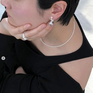 Elegant 925 sterling silver jewelry set featuring black agate earrings and pearl necklace