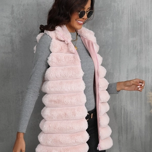 Gilet en fausse fourrure rose pour femme avec coupe ajustée col montant et fermeture