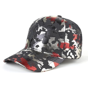 Berretto da baseball mimetico da uomo con toppe rosso e argento metallizzato trendy