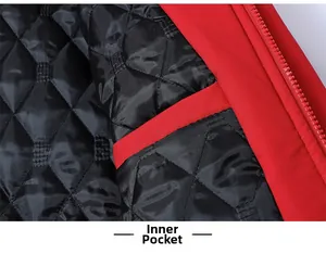 Detail van rood jack met zwarte gewatteerde voering en een handige binnenzak