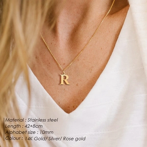 Detailed view of the 'R' initial pendant on an adjustable 42+8cm stainless steel chain