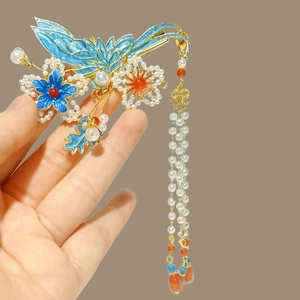 Barrette à fleurs en émail bleu et pompons de perles au style vintage raffiné