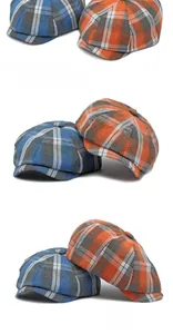 Détail de casquettes gavroche à carreaux vintage en motifs bleus et orange quadrillés