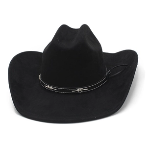 Dettaglio cappello da cowboy in pelle scamosciata nera con fascia decorativa ricamata etnica