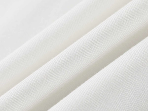 Gros plan d'un tissu en maille côtelée blanche de haute qualité à texture douce