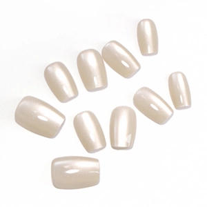 10 faux ongles œil de chat champagne nacré avec finition scintillante et forme carrée