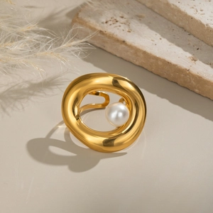 Elegant 18K gold plated stainless steel open ring featuring a lustrous white pearl