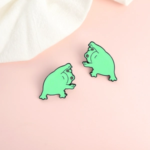 Lot de deux épingles en émail de grenouille verte rigolote pour sacs à dos et vêtements