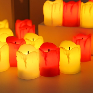 Detail von LED-Elektronikkerzen mit realistischer Wachstropf-Textur in Rot und Gelb