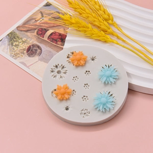 Daisy shaped silicone mold for DIY resin crafts and fondant with floral textures