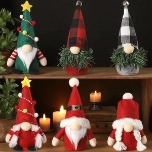 Collection de gnomes de Noël avec chapeaux tricotés et barbes en fausse fourrure