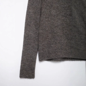 Damen Strickpullover in Dunkelgrau mit gerippten Bündchen und weicher Textur