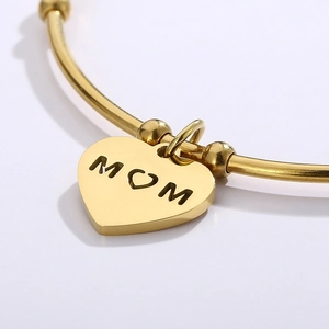 Bracelet jonc cœur doré en acier titane avec pendentif MOM pour la Fête des Mères