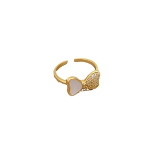 Verstellbarer Goldring mit Muschel-Schmetterling und glänzenden Zirkonia-Steinen besetzt