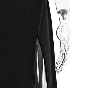 Detailansicht des schwarzen Kleides mit hohem Schlitz, glattem Stoff und elegantem Schnitt