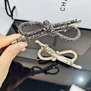 Eleganti fermagli per capelli con fiocco di strass in grigio scuro e argento lucido