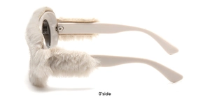 Vue latérale à 0° montrant le détail de la fourrure sur lunettes de soleil