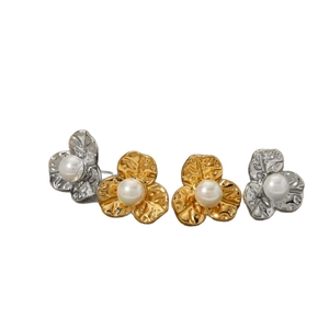 Elegant 316 stainless steel flower earrings with pearls in gold and silver set