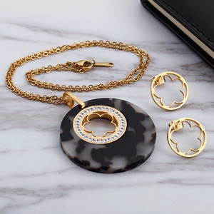 Golden vintage stainless steel jewelry set with tortoiseshell resin and clover patterns