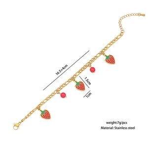 Détails des dimensions et du poids du collier fraise sur un fond blanc pur