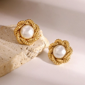 Elegant 18k gold plated stainless steel pearl earrings with vintage woven flower edge