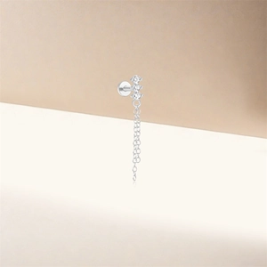Piercing labret en argent S925 avec trois zircons alignés et une chaîne pendante
