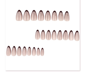 Détail de 24 faux ongles amande style français avec pointes brunes et base nude