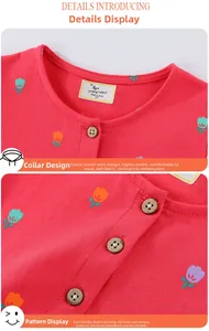 Dettaglio in maglia di cotone rosso con stampe floreali colorate e bottoni in legno