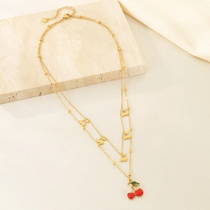 Collier double rang en acier inoxydable doré 18K avec un pendentif cerise en émail