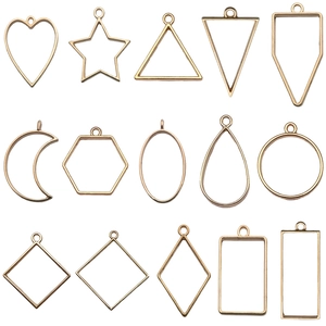 Goldene geometrische Hohlrahmen in verschiedenen Formen für DIY-Schmuckanhänger