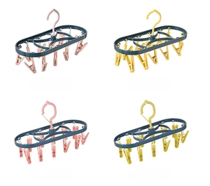 Detail of 12-clip laundry hanger with windproof lock and multi-color plastic hooks