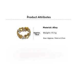 Detail view of heart-shaped link bracelet with alloy texture and size dimensions