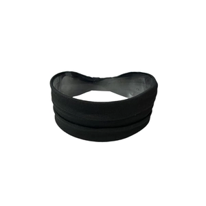 Detail view of the black elastic yoga headband with breathable and moisture-wicking fabric