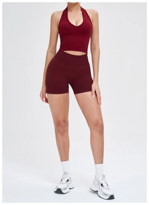 Détail de l'ensemble de sport bordeaux sans couture en tissu extensible à haute élasticité