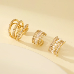 Retro gold ear bone clips set with zircon and pearls for a minimalist luxury look