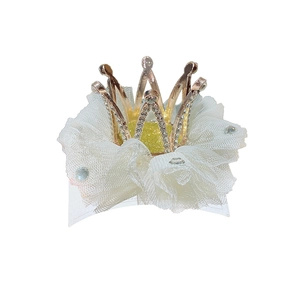 Fermaglio corona dorata con rete bianca e strass scintillanti per bambine piccole