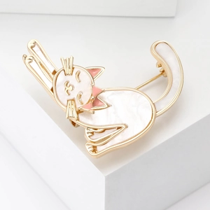 Fashionable golden cat brooch with white pearlescent enamel for women suit accessories