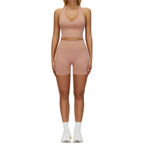 Ensemble de yoga sans couture avec haut dos nu et short de sport taille haute côtelé