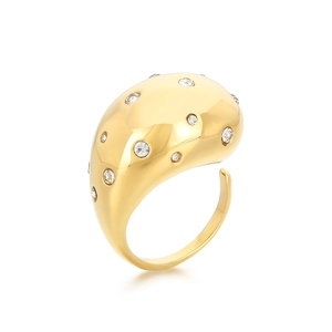 Bague ouverte bombée plaquée or 18K avec cristaux blancs sertis sur surface polie