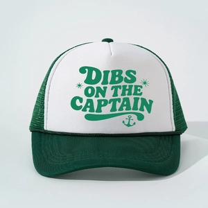 Cappello trucker verde e bianco con scritta DIBS ON THE CAPTAIN e ancora