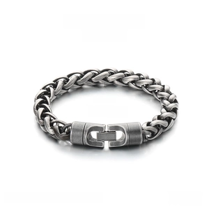 Détail du bracelet tressé en acier inoxydable argenté rétro de 220x10mm