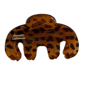 Bruine schildpadhars haarklem met gouden Barrette LaFrance belettering op de zijkant