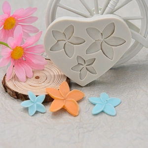 Heart-shaped silicone mold with triple plumeria flower patterns for DIY craft fondant