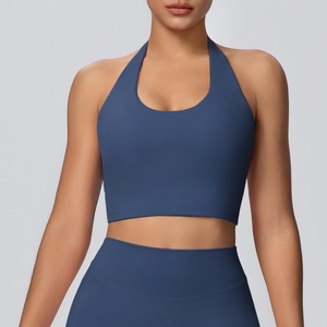 Dettaglio del reggiseno sportivo da yoga con scollo all'americana blu scuro opaco ed elastico