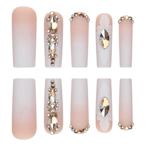 Faux ongles ballerine dégradé rose nude avec fleurs en relief 3D et strass brillants