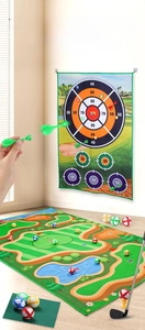 Tapete de juego reversible con práctica de golf y diana de dardos montada en la pared