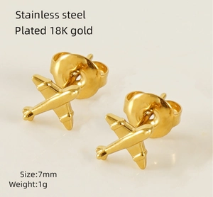 Detail view of gold-plated airplane stud earrings in stainless steel with 7mm size info