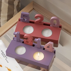 Bougeoirs en résine rouge et violet avec chiffres 520 et 1314 pour décoration romantique